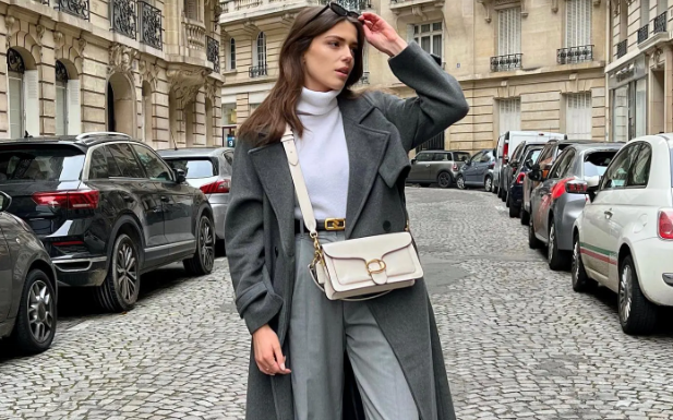 French flair: Transform your style with the versatile jeans all year round