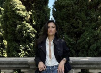 Freshen up your style with simple yet guaranteed-to-be-praised jeans.