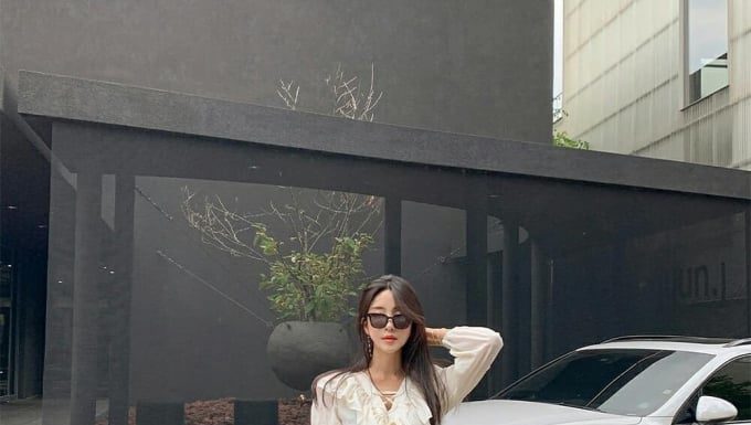 4 Stylish Tops That Pair Perfectly with Wide-leg Pants, Look Fresh in Any Season