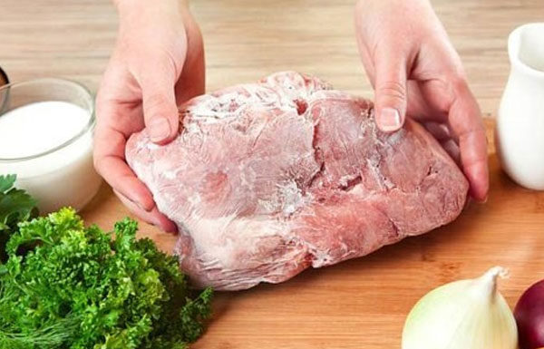 Quick and Effective Ways to Defrost Food for Women