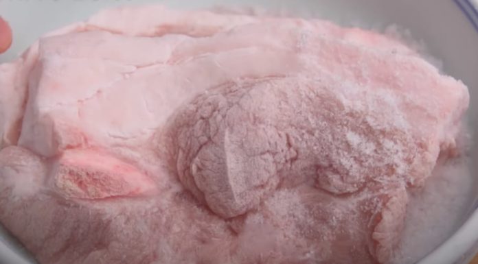 10-minute Meat Thaw: Pour this liquid on frozen meat to thaw it quickly, keeping it fresh and delicious