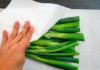 Preserve the freshness of vegetables by not storing them directly in the refrigerator, instead, add a sheet of paper to the vegetables for them to remain fresh for a whole month.