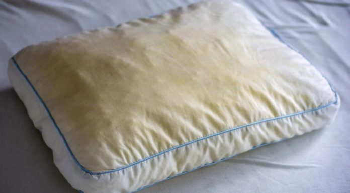 Soak Pillowcase in This Soap Water Mixture: Yellow Stain Gone, Looks Brand New