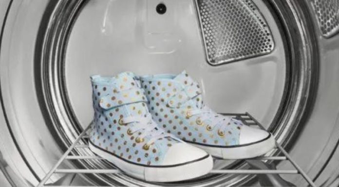 Quickly dry sports shoes with a clothes dryer