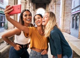 Capturing ‘selfies’ can make you happier.