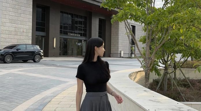 Charming Attire: 10 Neutral-Toned Outfits for a Quick and Chic Office Wardrobe