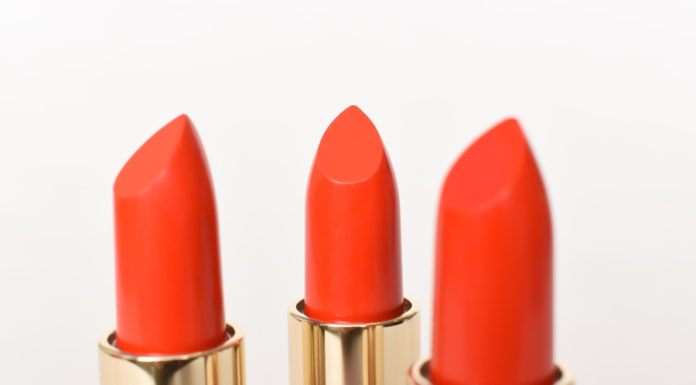 Ultimate trick to make your lipstick last all day without smudging