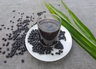 Expert advice on the golden time to drink black bean water for double the benefits