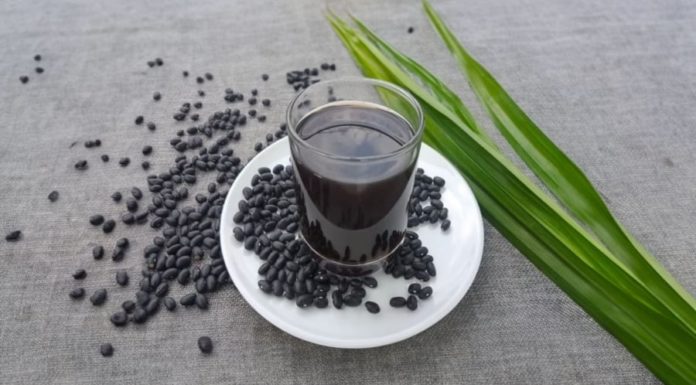 Expert advice on the golden time to drink black bean water for double the benefits