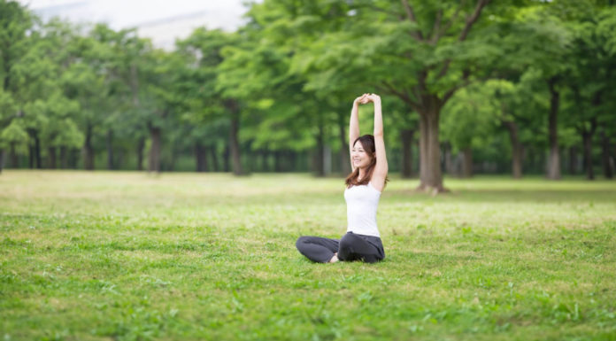 6 Common Traits of Young, Healthy Women: How Many Do You Have? Celebrate with Just 2+!