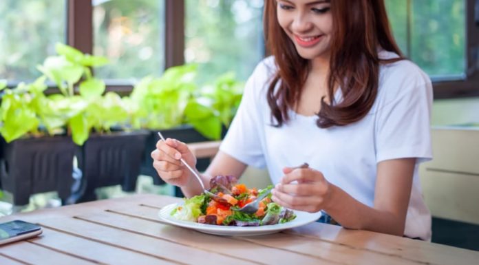 5 Unhealthy Post-Meal Habits You Thought Were Good for Your Health