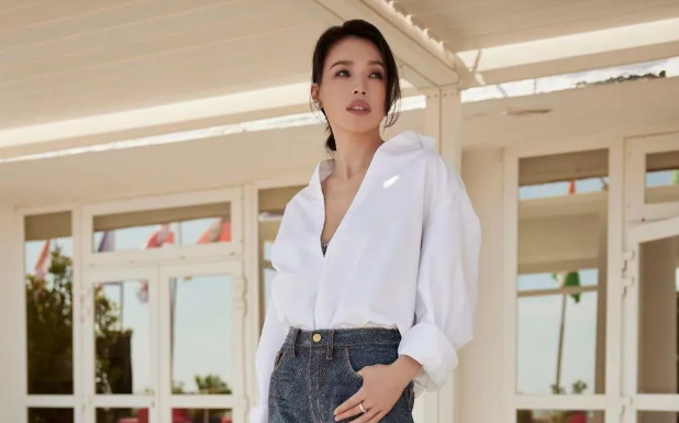 Stunning fashion inspiration from Cbiz’s “Thư Kỳ” – Age-defying style hacks for women over 40