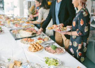 How to Avoid Weight Gain at End-of-Year Parties and Feasts