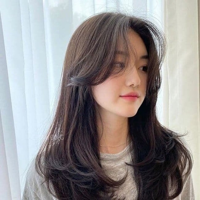Hairstyles that can transform square-faced girls into more slender and attractive ones