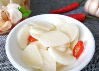 The missing step that causes garlic pickling to turn green, a useful tip to make garlic white crispy and fragrant without turning it green or mushy