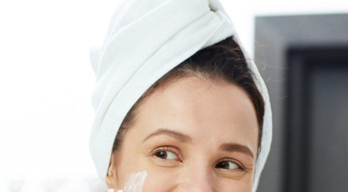 How to Achieve a Natural and Alluring French Women’s Makeup Look