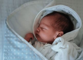 Family Struck It Rich by Having a Child at 4 Years Old: Eldest Child Grows up Wealthy and Successful, Parents Blessed