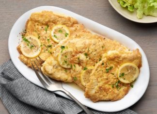 Why does fried egg become fluffy when squeezed with lemon?