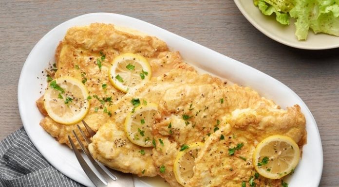 Why does fried egg become fluffy when squeezed with lemon?