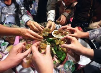 Is it true that there is a folk saying “Drinking wine warms you up”?