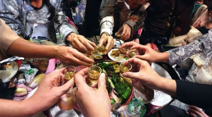 Is it true that there is a folk saying “Drinking wine warms you up”?