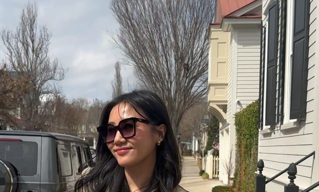 Refresh your style with Văn Mai Hương’s neutral-tone outfit sets