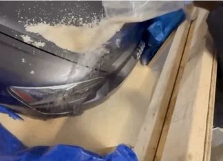 Using nearly 2 tons of rice to absorb moisture saves flooded electric car, surprising results