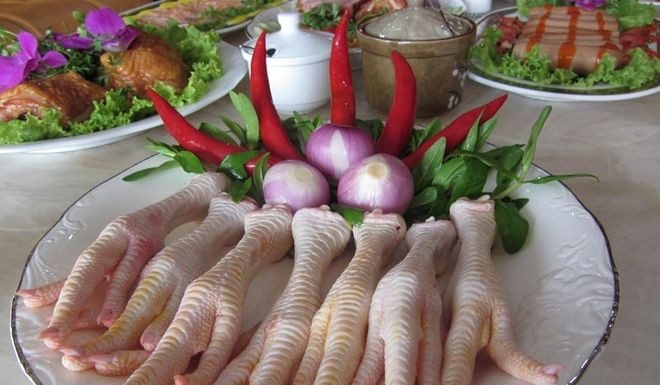 Crispy, Salted Chicken Feet: A Delectable Treat for Your Family