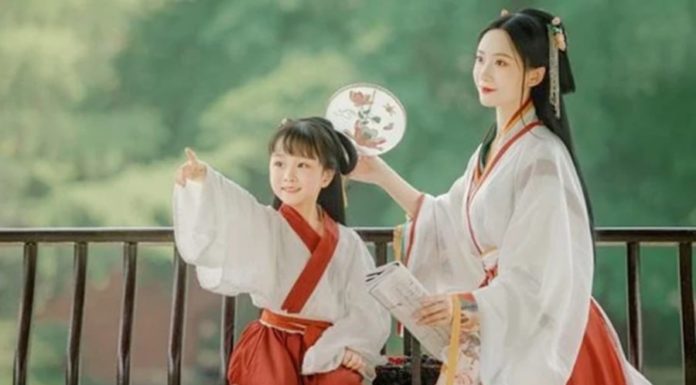 5 Things to Avoid When Raising a Daughter, Moms Should Know