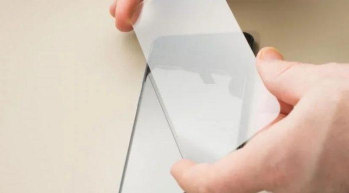 How to Apply a Tempered Glass Screen Protector Flawlessly for a Sleek and Bubble-Free Finish on Your Smartphone