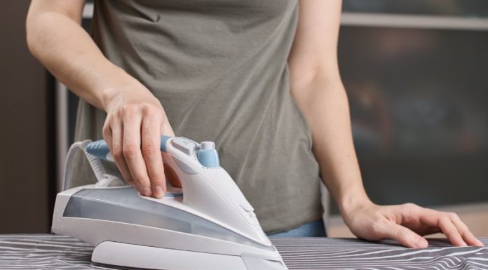 4 Simple and Effective Tips to Use an Iron While Saving Energy