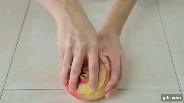 3 Quick Hacks for Effortless Pomegranate De-Seeding, Without the Mess