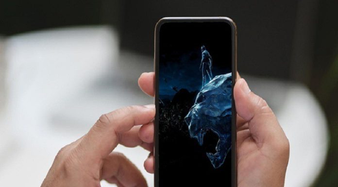 How to Set Your Phone Wallpaper Without Zooming, Cropping, or Stretching It