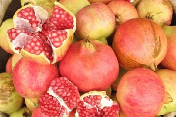 Don’t Just Pick the Reddest Pomegranate: 5 Ways to Spot the Freshest, Juiciest One