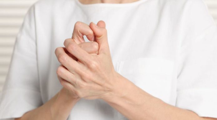 Easy Ways to Break Your Knuckle-Cracking Habit