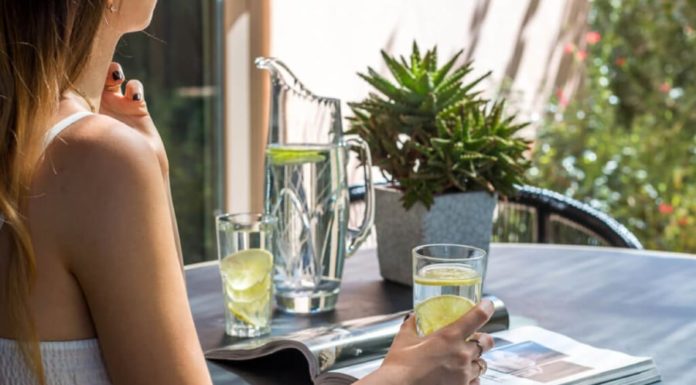 10 Health and Beauty Benefits of Drinking Lemon Water Every Day