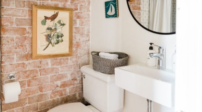 Why Do Toilets Usually Smell During the Rainy Season? How to Deal With It Effectively