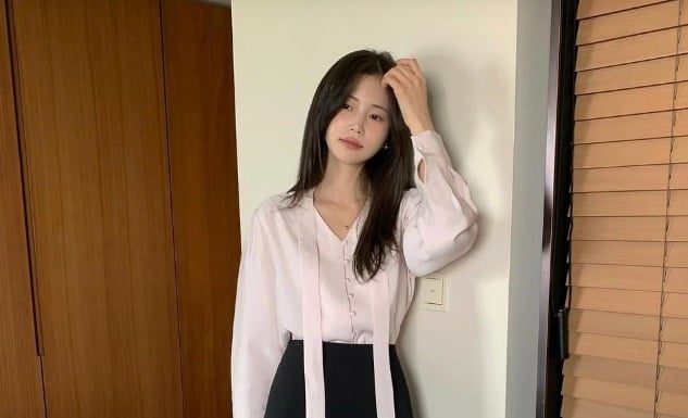 4 Types of Bottoms to Pair with Your Blouse for a Chic Summer Look