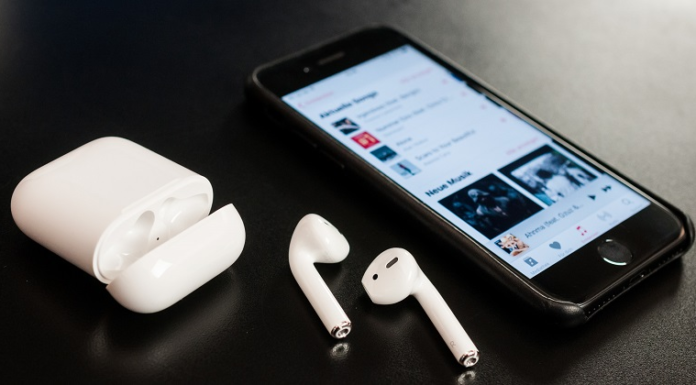 How to Identify a Low Headphone Charging Case Battery and Best Practices for Charging to Protect Your Headphones