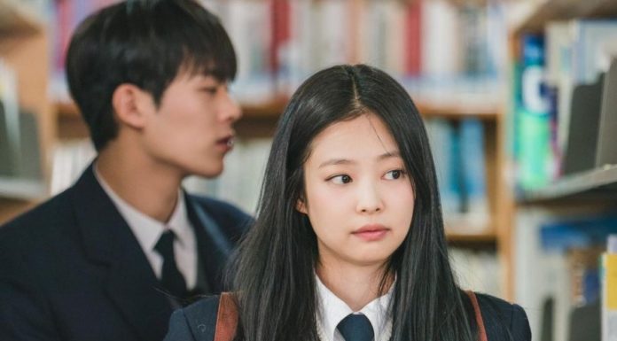 Korean Beauties Rock School Girl Uniform Fashion: Jennie Turns Back the Clock, Jisoo Stuns