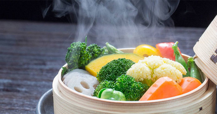 Which is better: Steaming or Boiling Vegetables?