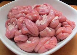 How to Clean and Remove Odor from Pig Intestines