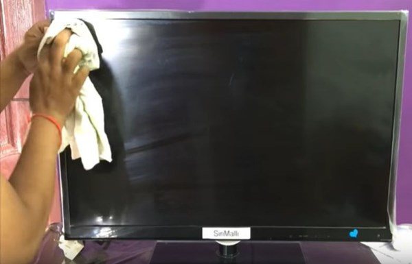 How to Clean Your TV: Avoid These Common Mistakes and Extend Its Lifespan