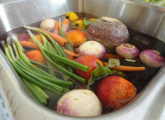 7 Simple Hacks to Rid Your Fruits and Veggies of Pesticides and Toxins