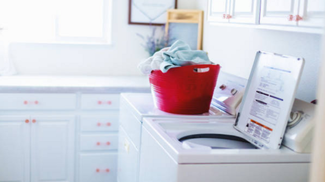 Should You Close the Lid after Washing Clothes?