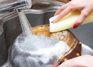 “The Ultimate Mask Hack: A Spotless Pan in One Easy Step”