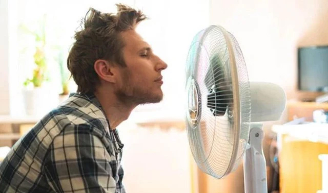 Improve Sleep Quality: Avoid Aiming Fan Directly at Your Body