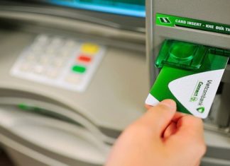 How to Withdraw Money from Vietcombank ATM: A Quick and Easy Guide for Beginners