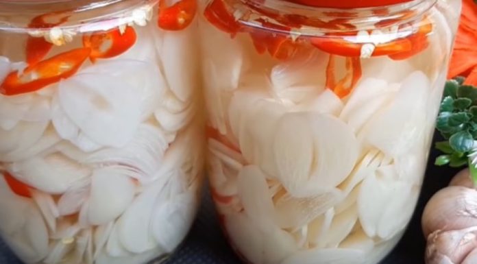 3 Health Benefits of Eating Pickled Garlic