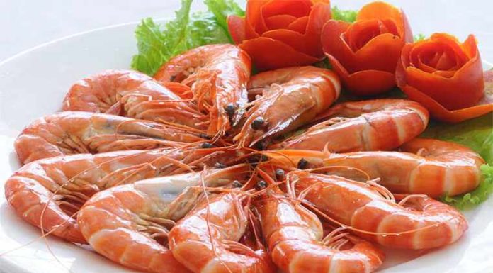 The Ultimate Guide to Peeling Cooked Shrimp with a Fork and Knife: A Step-by-Step Tutorial